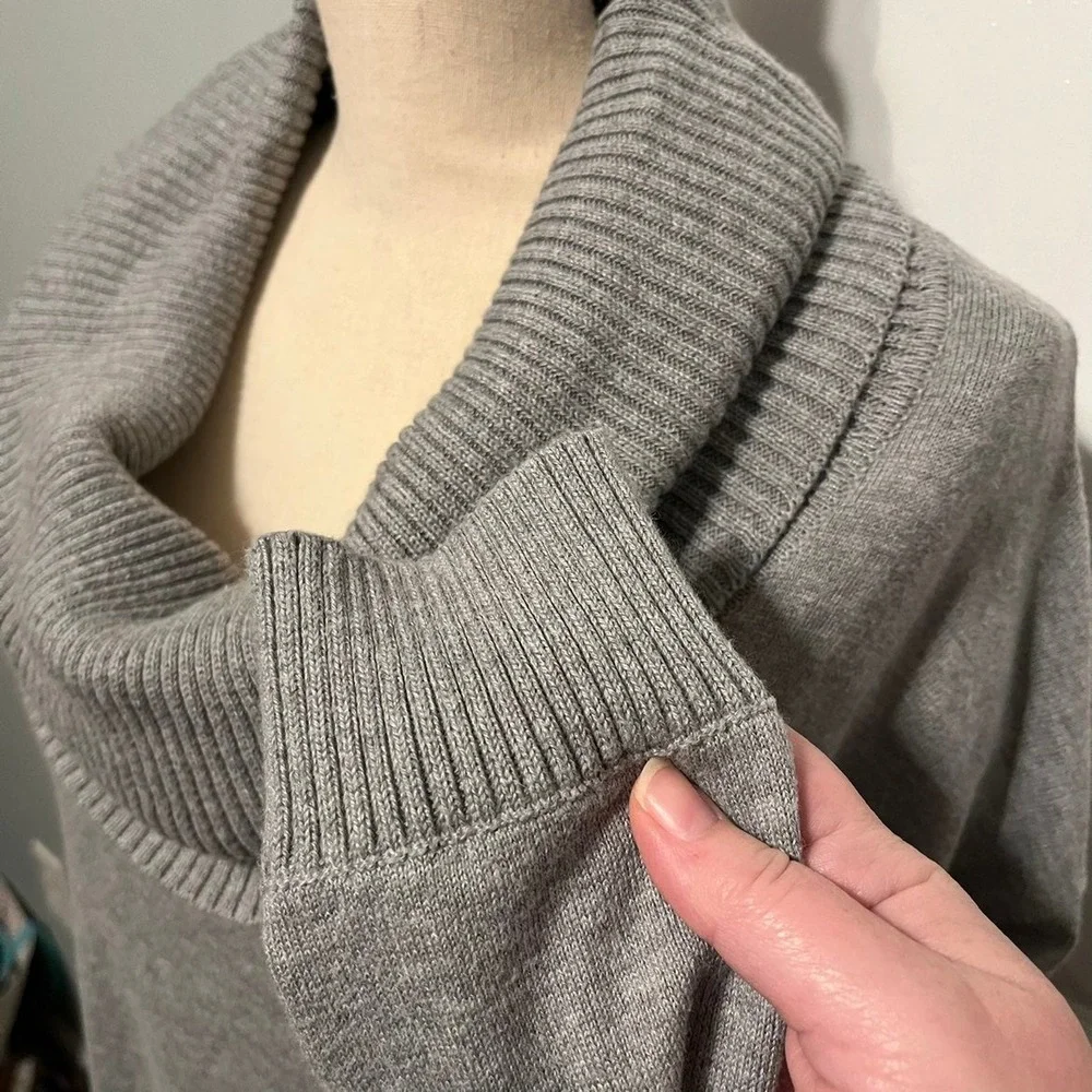 Michael Kors size 0X‎ grey cowl neck fringe hem sweater